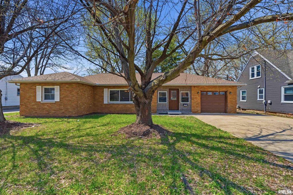 2422 COURT Street, Pekin, IL 61554