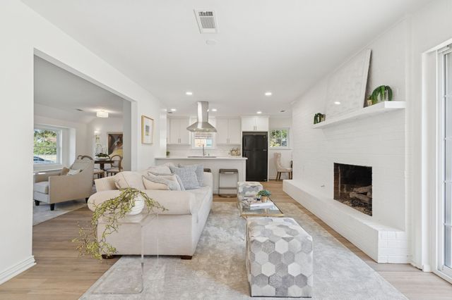 3905 Marys Creek Drive, Benbrook, TX 76116