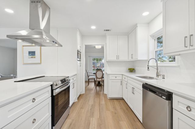 3905 Marys Creek Drive, Benbrook, TX 76116