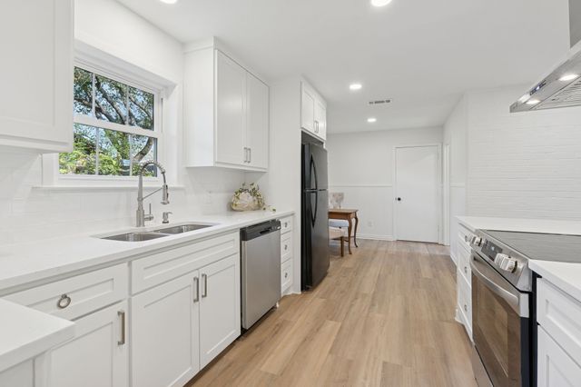 3905 Marys Creek Drive, Benbrook, TX 76116