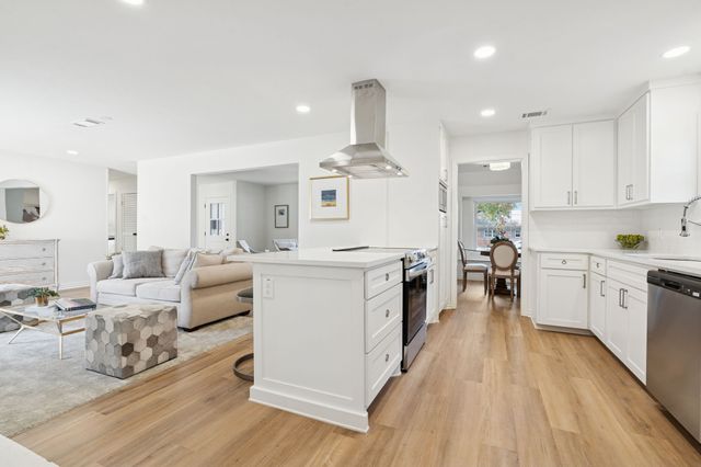 3905 Marys Creek Drive, Benbrook, TX 76116