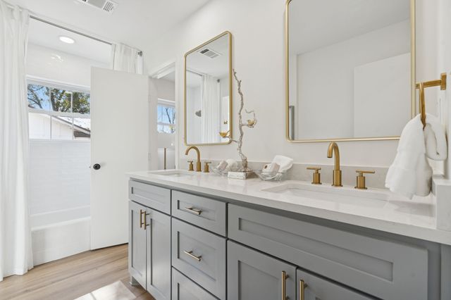 3905 Marys Creek Drive, Benbrook, TX 76116