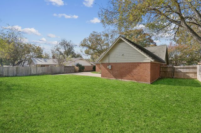 3905 Marys Creek Drive, Benbrook, TX 76116