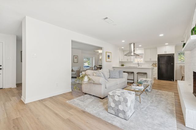 3905 Marys Creek Drive, Benbrook, TX 76116