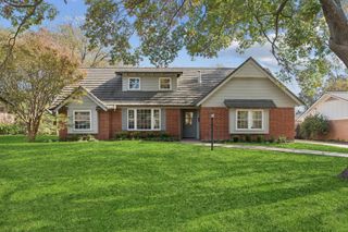 3905 Marys Creek Drive, Benbrook, TX 76116