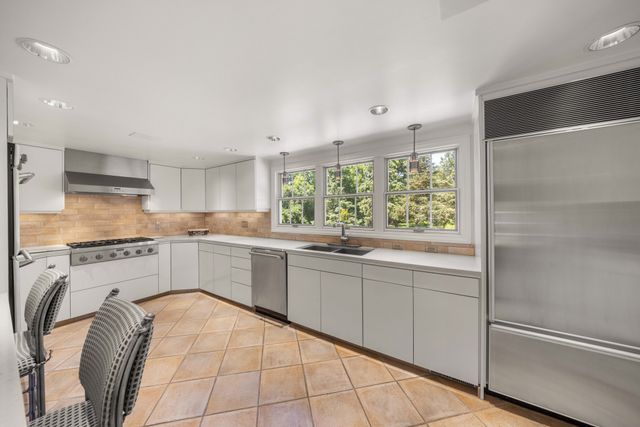 1435 Casady Drive, Des Moines, IA 50315