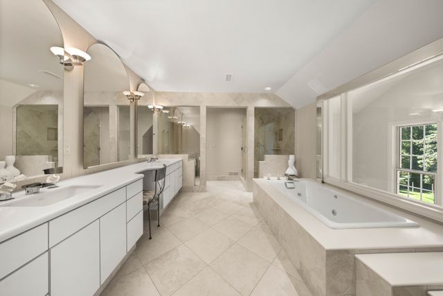 1435 Casady Drive, Des Moines, IA 50315