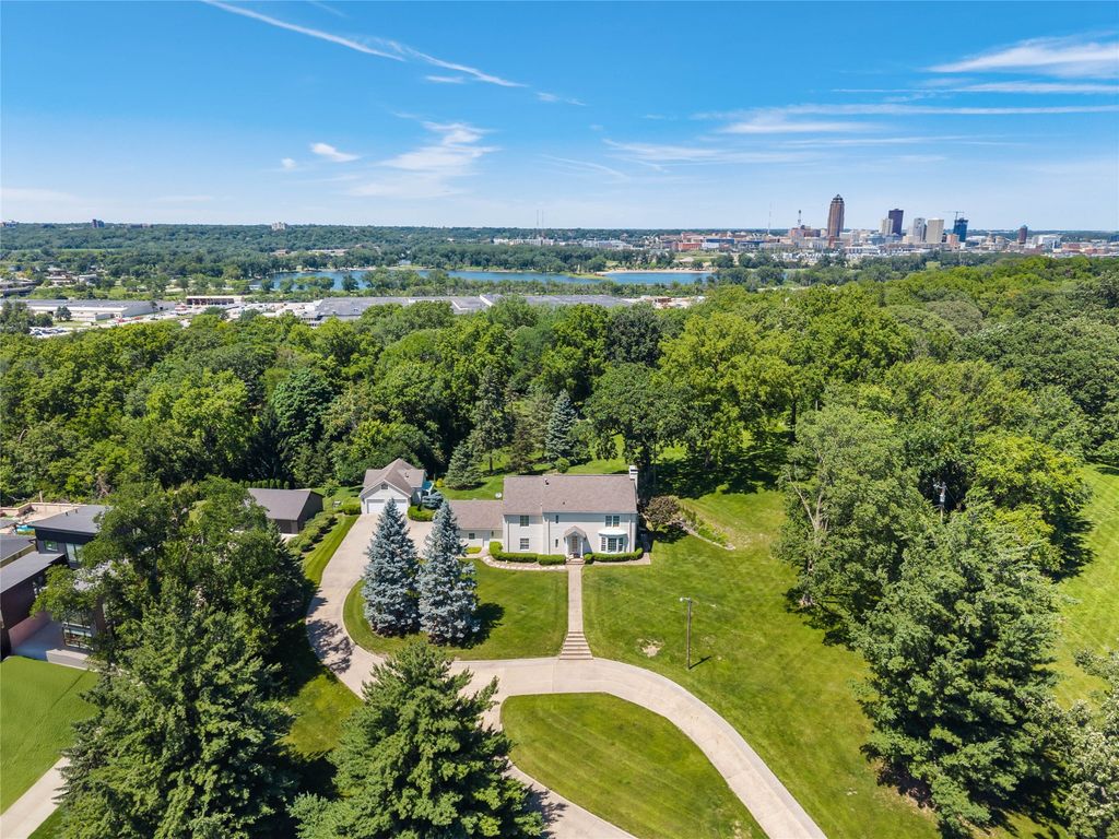 1435 Casady Drive, Des Moines, IA 50315