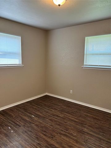624 SW 12th Street, Moore, OK 73160