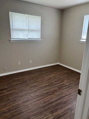 624 SW 12th Street, Moore, OK 73160