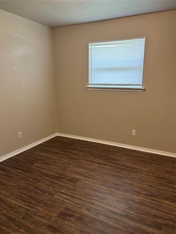 624 SW 12th Street, Moore, OK 73160
