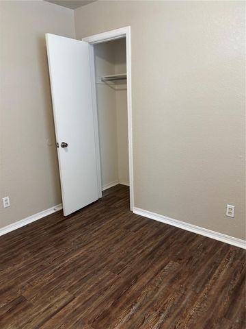 624 SW 12th Street, Moore, OK 73160