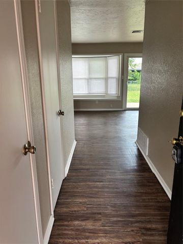 624 SW 12th Street, Moore, OK 73160