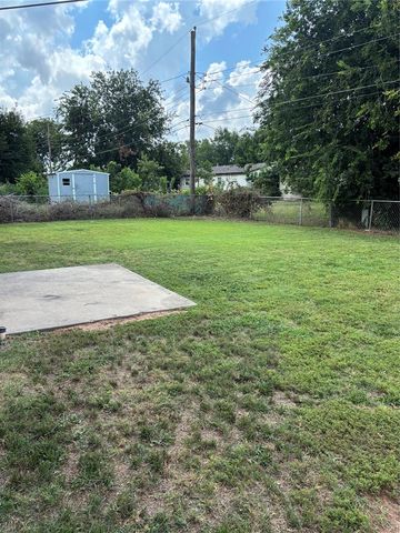 624 SW 12th Street, Moore, OK 73160