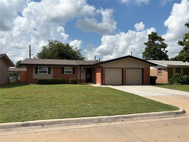 624 SW 12th Street, Moore, OK 73160