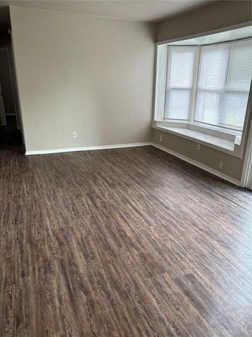 624 SW 12th Street, Moore, OK 73160