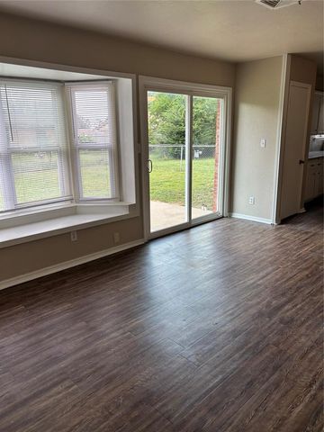 624 SW 12th Street, Moore, OK 73160
