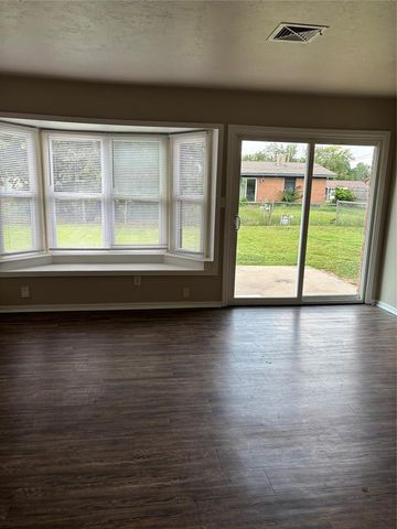 624 SW 12th Street, Moore, OK 73160