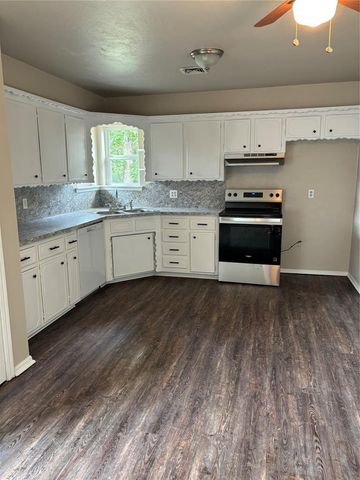 624 SW 12th Street, Moore, OK 73160