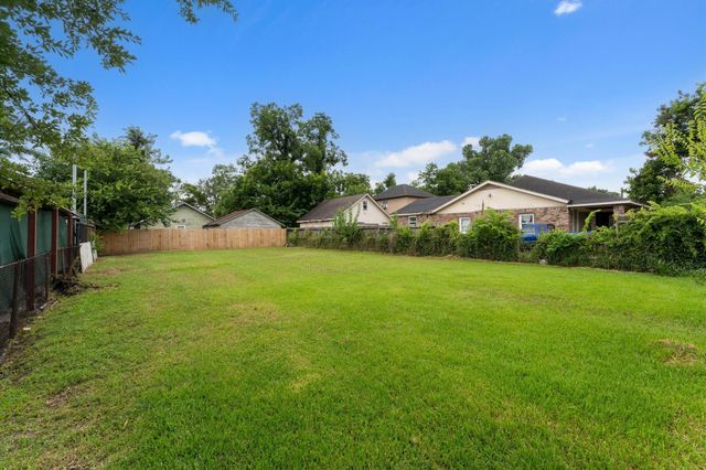 lot 13 block 55 Hershe Street, Houston, TX 77020