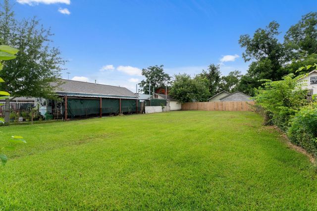 lot 13 block 55 Hershe Street, Houston, TX 77020