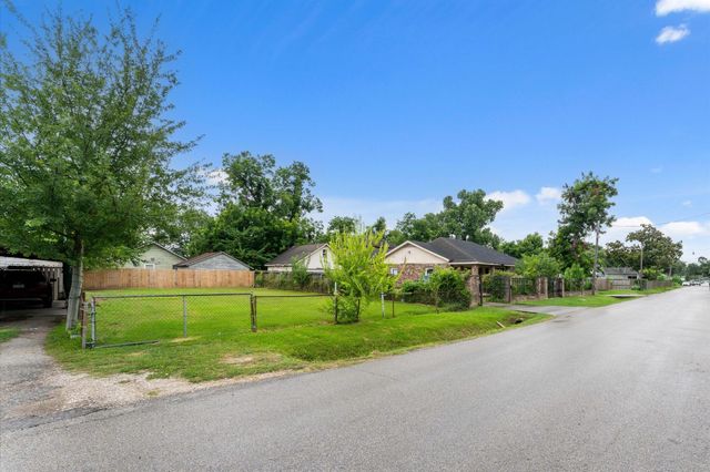lot 13 block 55 Hershe Street, Houston, TX 77020
