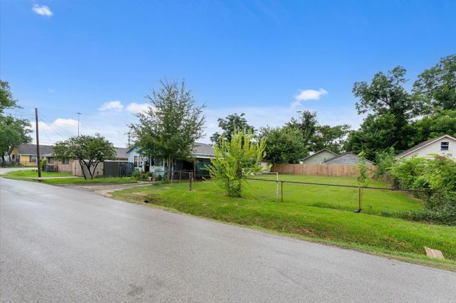 lot 13 block 55 Hershe Street, Houston, TX 77020
