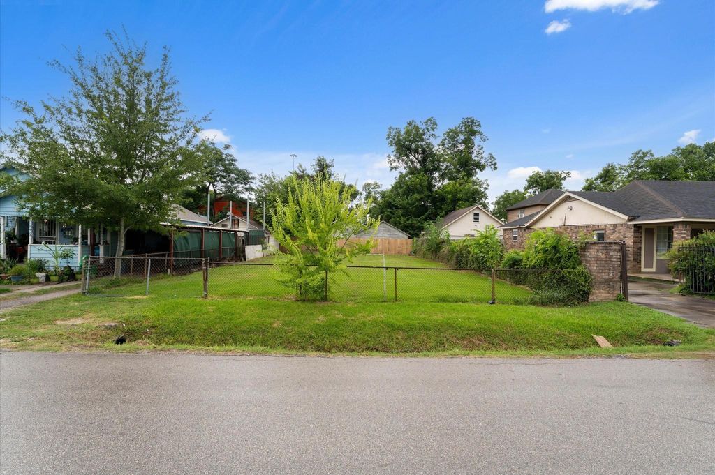 lot 13 block 55 Hershe Street, Houston, TX 77020