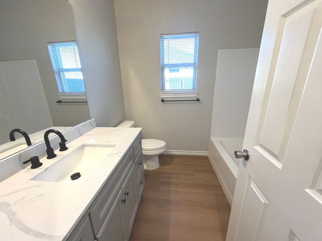 316 W James Street, Mabank, TX 75147