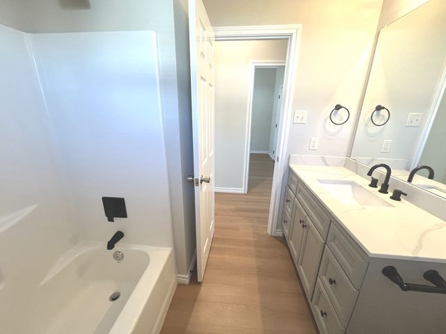 316 W James Street, Mabank, TX 75147