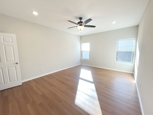 316 W James Street, Mabank, TX 75147