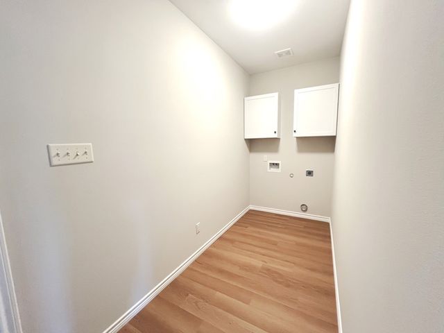 316 W James Street, Mabank, TX 75147