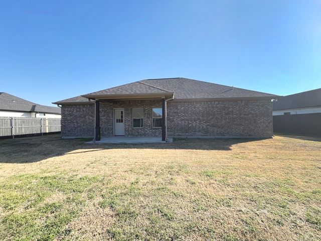 316 W James Street, Mabank, TX 75147