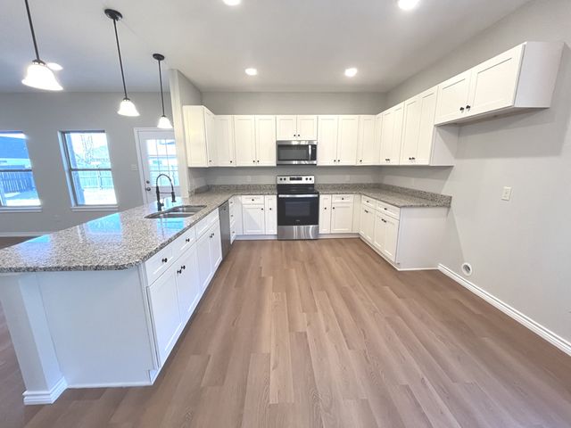 316 W James Street, Mabank, TX 75147