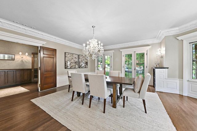 2225 N Lake DRIVE, Milwaukee, WI 53202