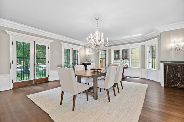 2225 N Lake DRIVE, Milwaukee, WI 53202