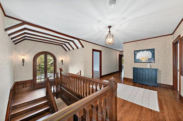 2225 N Lake DRIVE, Milwaukee, WI 53202