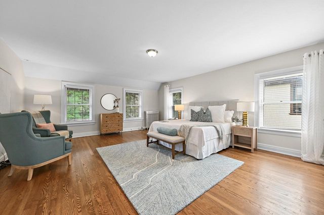 2225 N Lake DRIVE, Milwaukee, WI 53202