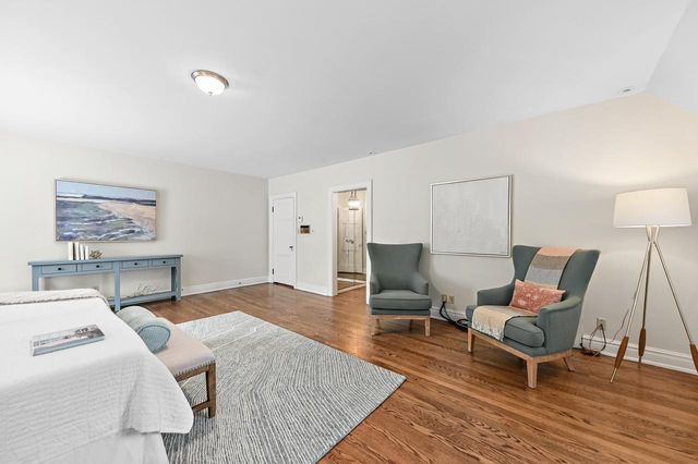 2225 N Lake DRIVE, Milwaukee, WI 53202