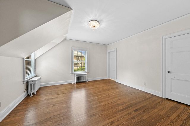 2225 N Lake DRIVE, Milwaukee, WI 53202