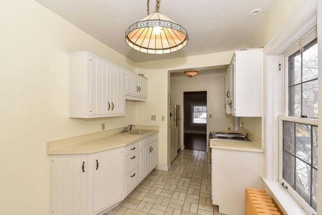 2225 N Lake DRIVE, Milwaukee, WI 53202