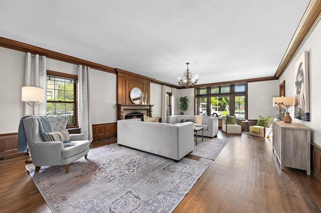 2225 N Lake DRIVE, Milwaukee, WI 53202