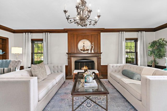 2225 N Lake DRIVE, Milwaukee, WI 53202