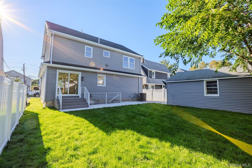 78 Taft Avenue, Lynbrook, NY 11563 — photo 5
