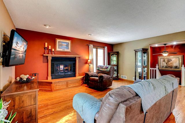 2292 7th Street N, North Saint Paul, MN 55109