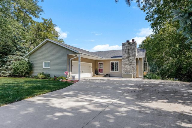 2292 7th Street N, North Saint Paul, MN 55109