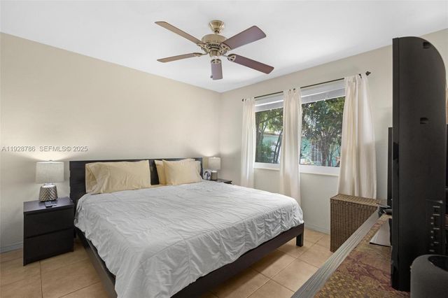 1433 NE 22nd St, Wilton Manors, FL 33305