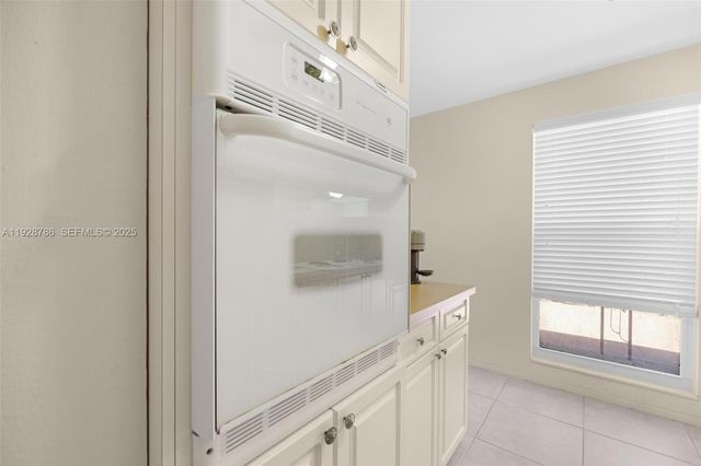 1433 NE 22nd St, Wilton Manors, FL 33305