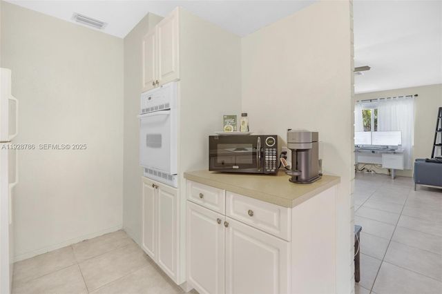 1433 NE 22nd St, Wilton Manors, FL 33305