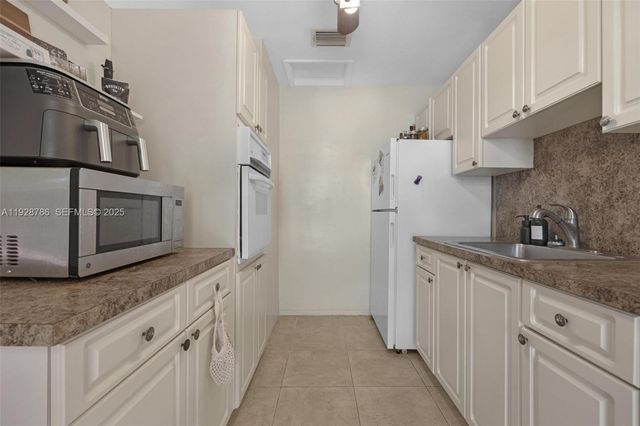 1433 NE 22nd St, Wilton Manors, FL 33305